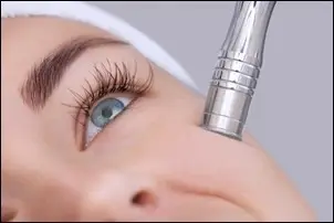 Diamantpeeling ansigtsbehandling